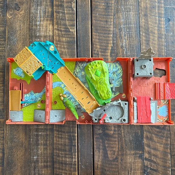 Matchbox Croc Escape Pop-Up Adventure Playset - Picture 3 of 6